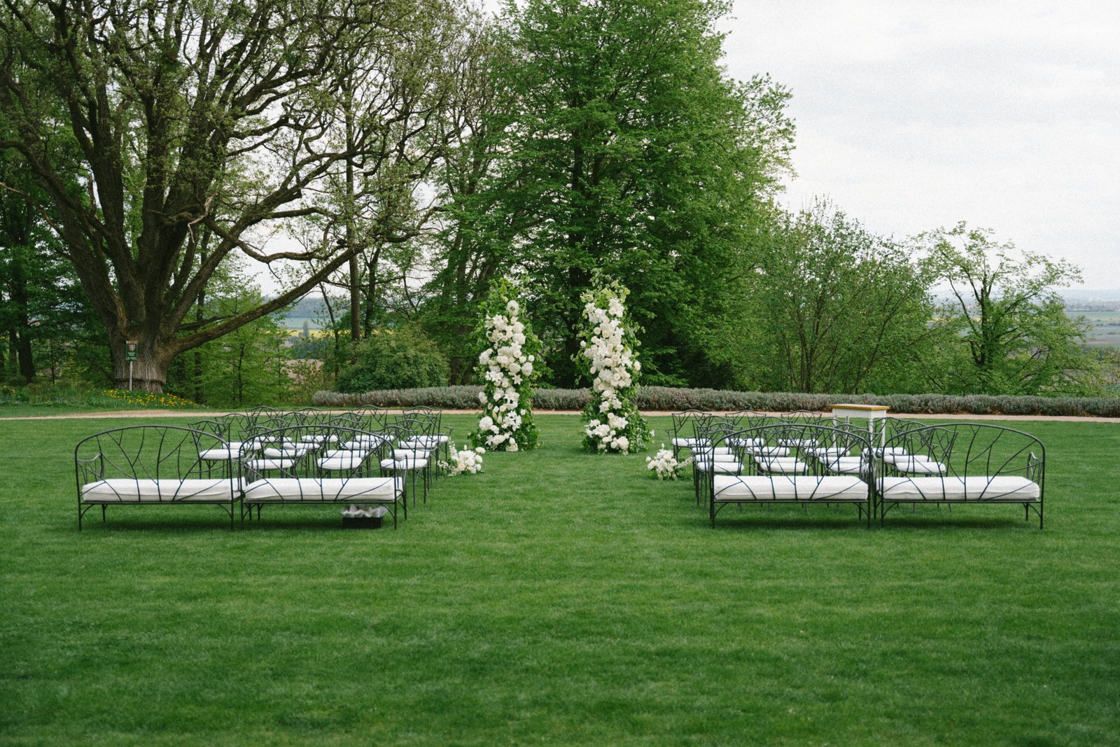 Château Mcely ceremony